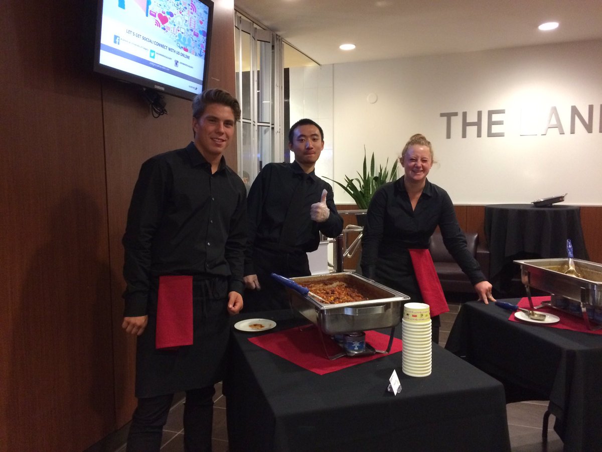 UCalgaryRes's tweet photo. Way to hit it out of the park with lunch. Thanks UCalgary Food Services. #UCalgary,#UCalgaryresmoveinday,#moveinday2017,#UCalgaryreslife https://t.co/axjFW14JPz