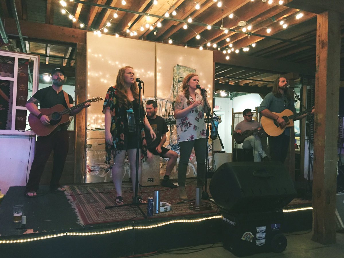 Striking_Copper's tweet photo. The full band showed up at @waterlinebeers to surprise Eve for her birthday! #ilmbeer #strikingcopper #waterlinebrewingco https://t.co/jc5VQh3ov8