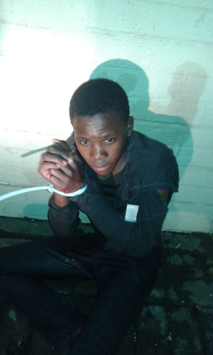 TVZee123's tweet photo. clown broke into my house! Took SAPS >2hrs to get to here! The person who took the call refused to give us her name.. @MbalulaFikile https://t.co/l53xdzSN0L