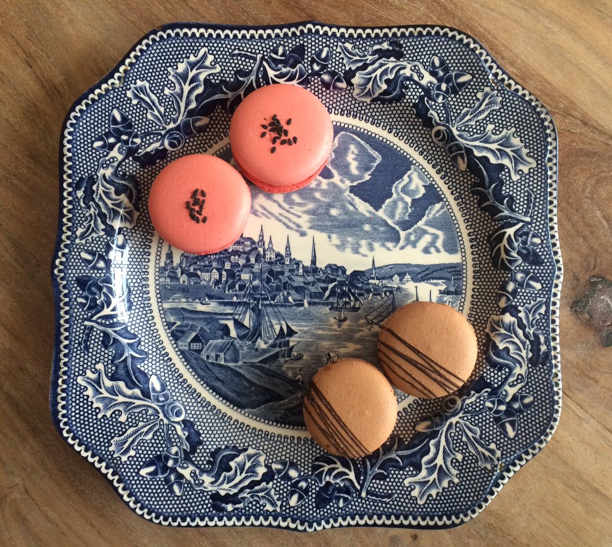 FifiDeLyonBliss's tweet photo. Poppy & hazelnut #macarons today!... To get a chance to win a lovely box of those, subscribe to our newsletter! It takes 2 sec 😉 #fifidelyon https://t.co/3nq8za00sa