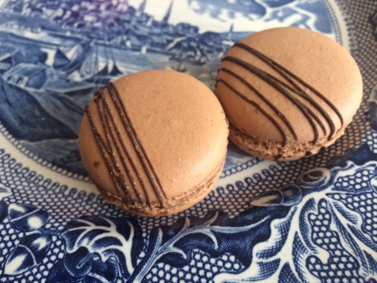 FifiDeLyonBliss's tweet photo. Lovely #macarons :-) Want to win a box of those? Go to https://t.co/4KaicT19co & just sign to our newlsetter 🎉 #fiifdelyonloves #fifidelyon https://t.co/NsAVShkBV8