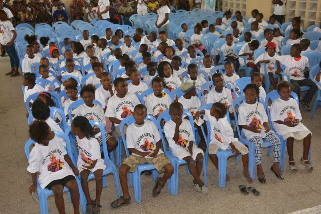 FNgudianza's tweet photo. Ce week-end, la fondation a procédé au lancement de la campagne de distribution des kits scolaires 2017-2018. Lemba vendredi 1 septembre. https://t.co/15aPx6xkdr