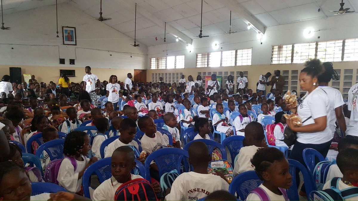 FNgudianza's tweet photo. Ce week-end, la fondation a procédé au lancement de la campagne de distribution des kits scolaires 2017-2018. Lemba vendredi 1 septembre. https://t.co/15aPx6xkdr