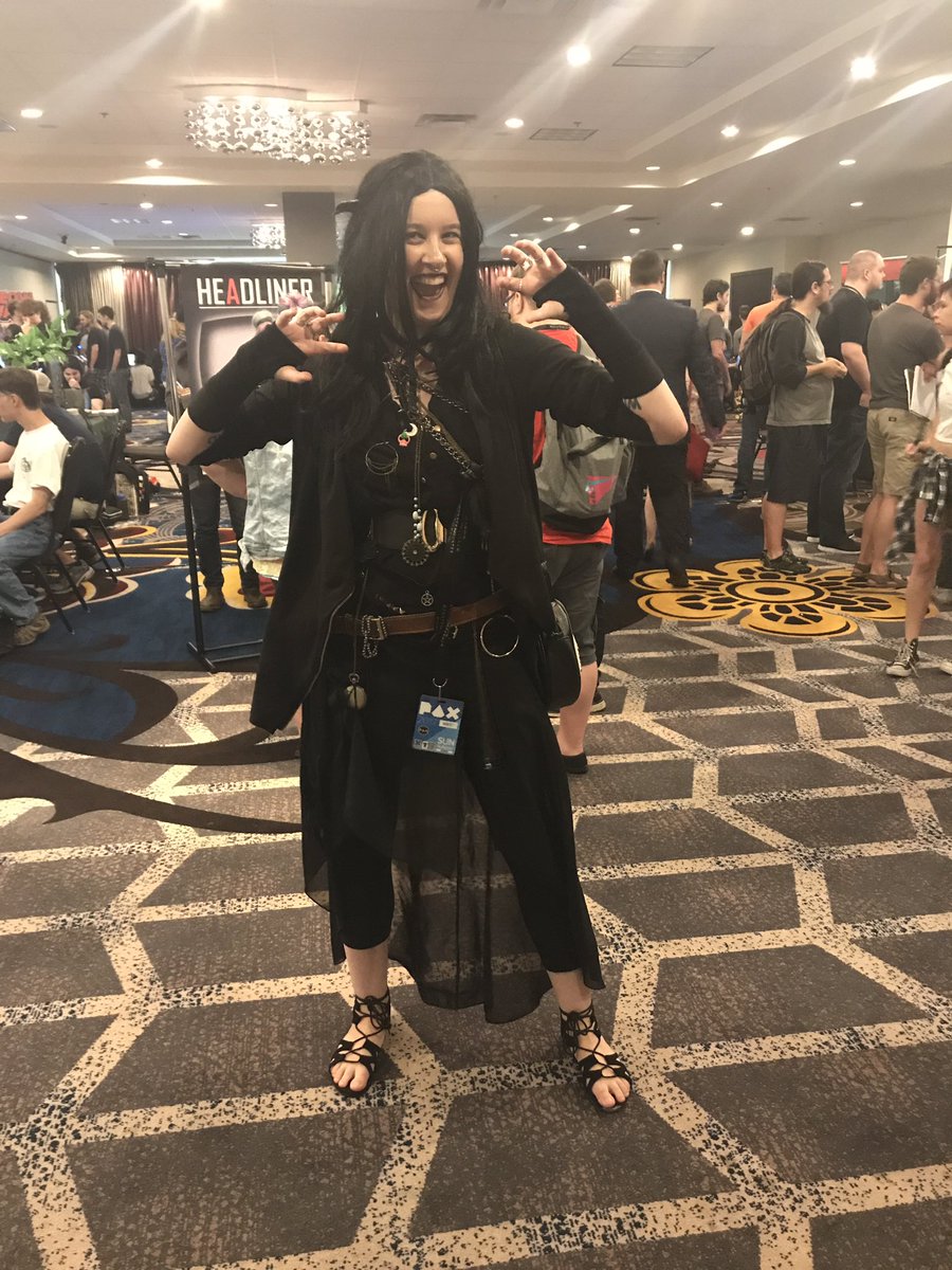 GothMaureen's tweet photo. Ay @HollyConrad look I did the thing again! #iknowmagic 🦇🌙💀 https://t.co/82oe2jKqCP