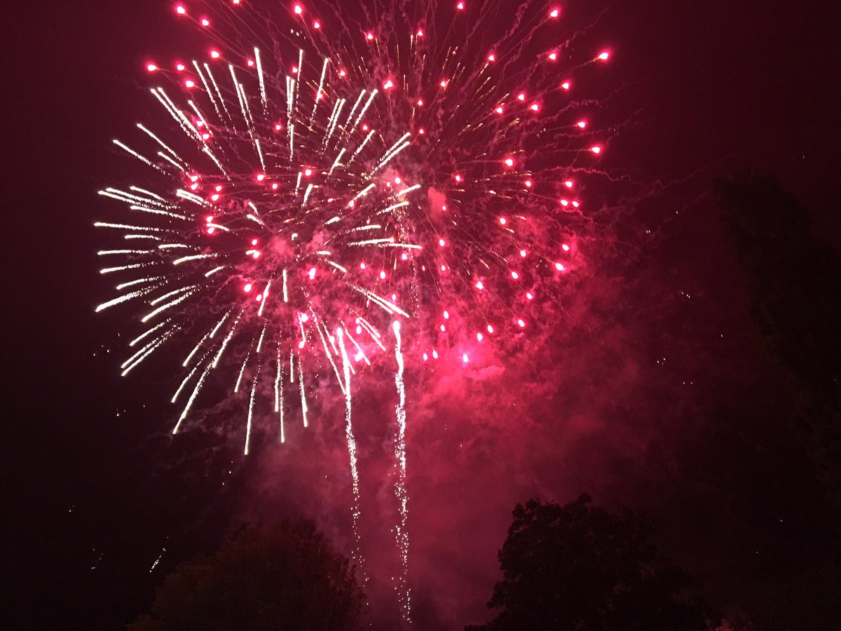 rskdance2011's tweet photo. Finishing off #bml2017 in style gazing at fireworks with my partner in crime for the weekend well done all @BingleyFestival #TeamBradford https://t.co/3czfOzsUR4