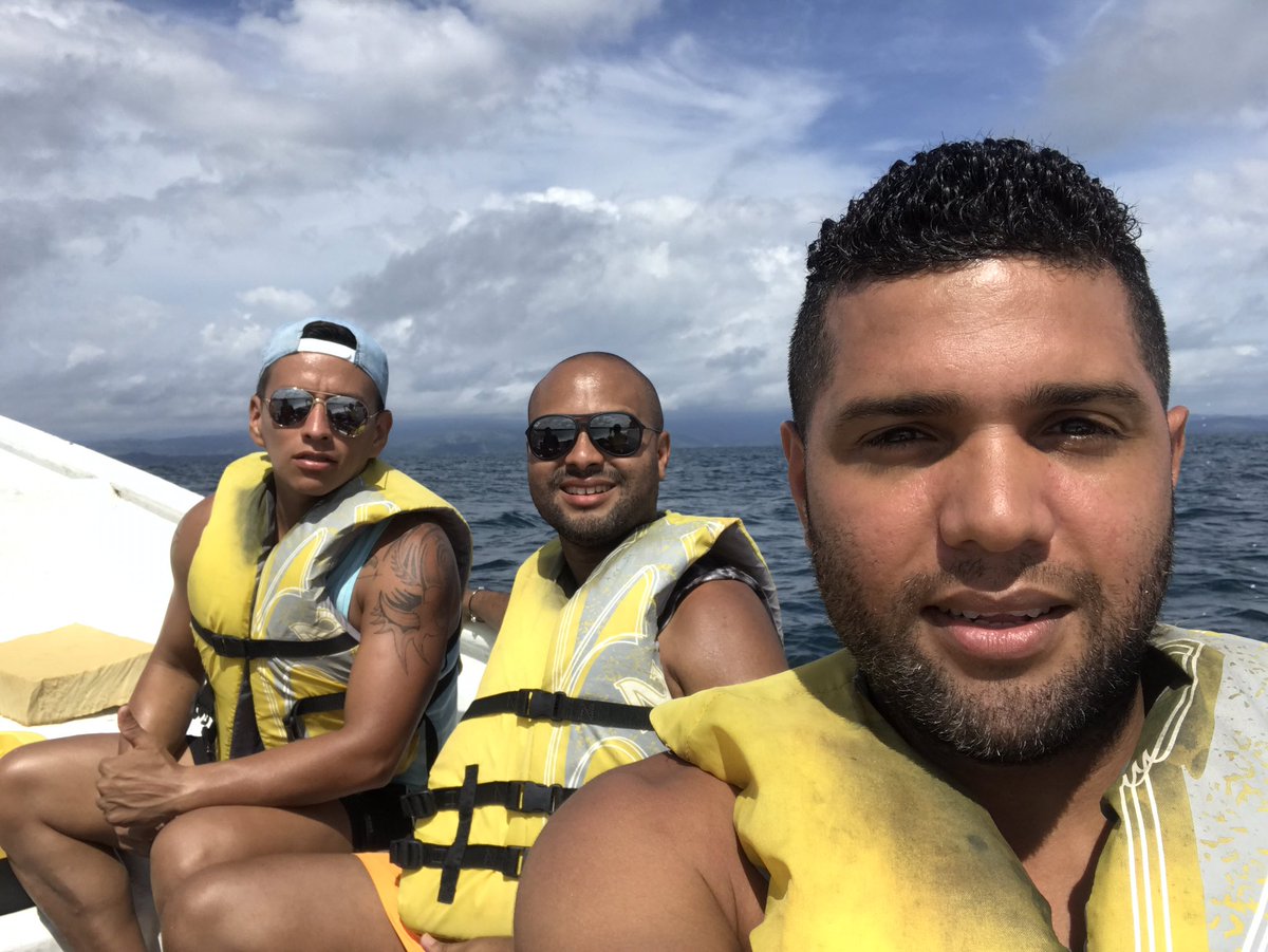 JoelSimons17's tweet photo. Whales 🐳 sightseeing #islacebaco https://t.co/AvlSwbeBaI