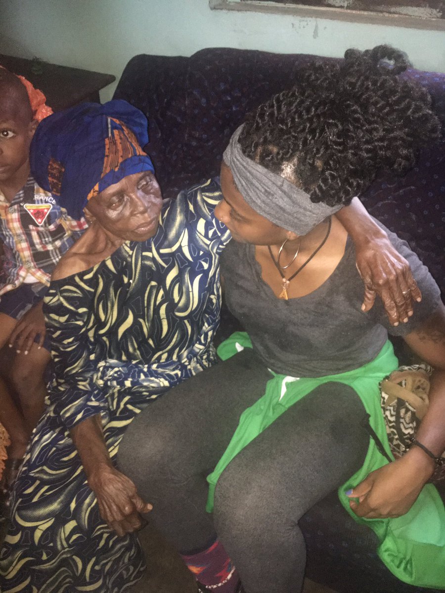 daezedukesss's tweet photo. I've met my grandmother twice in my life. Once at the age of 3, and 20 years later today. Words can't express my happiness. #NaijaBaby 🇳🇬 https://t.co/GiRlHhsesH