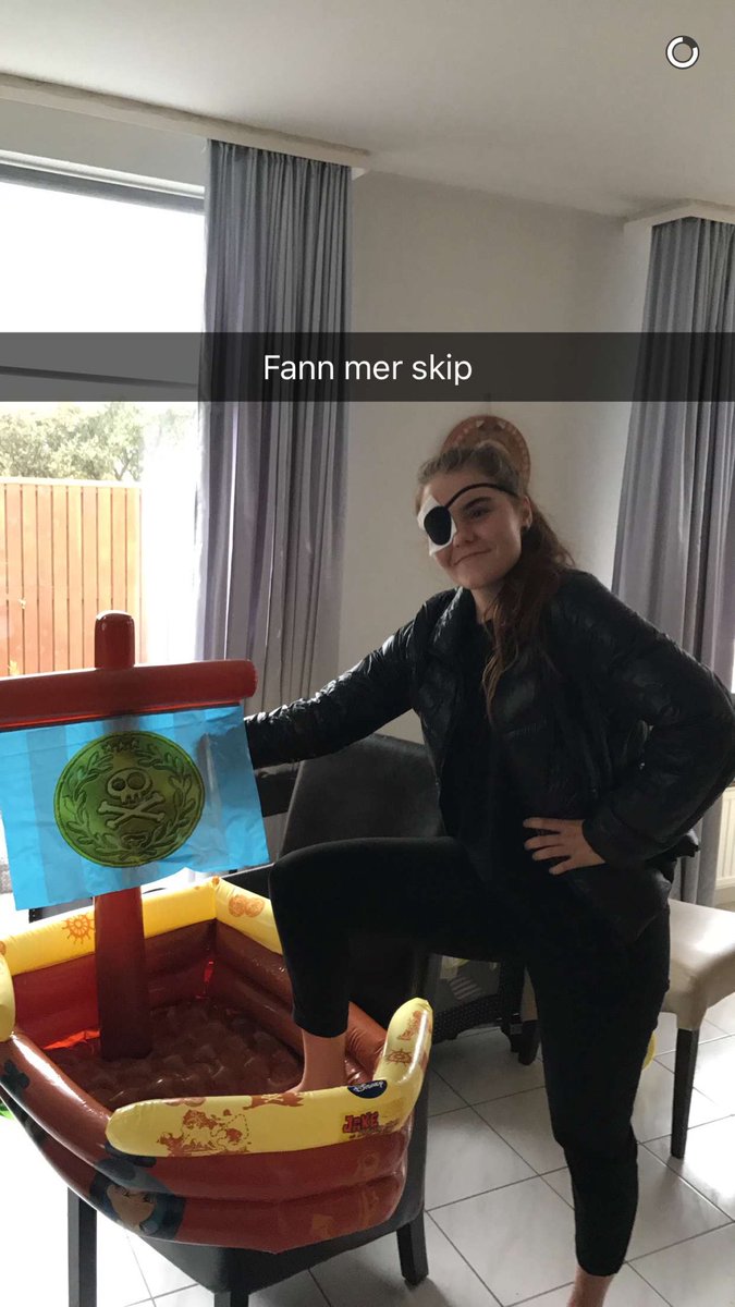 Vinkona mín lenti í slysi og missti sjón á öðru auga en hún er vægast sagt að gera það besta úr því