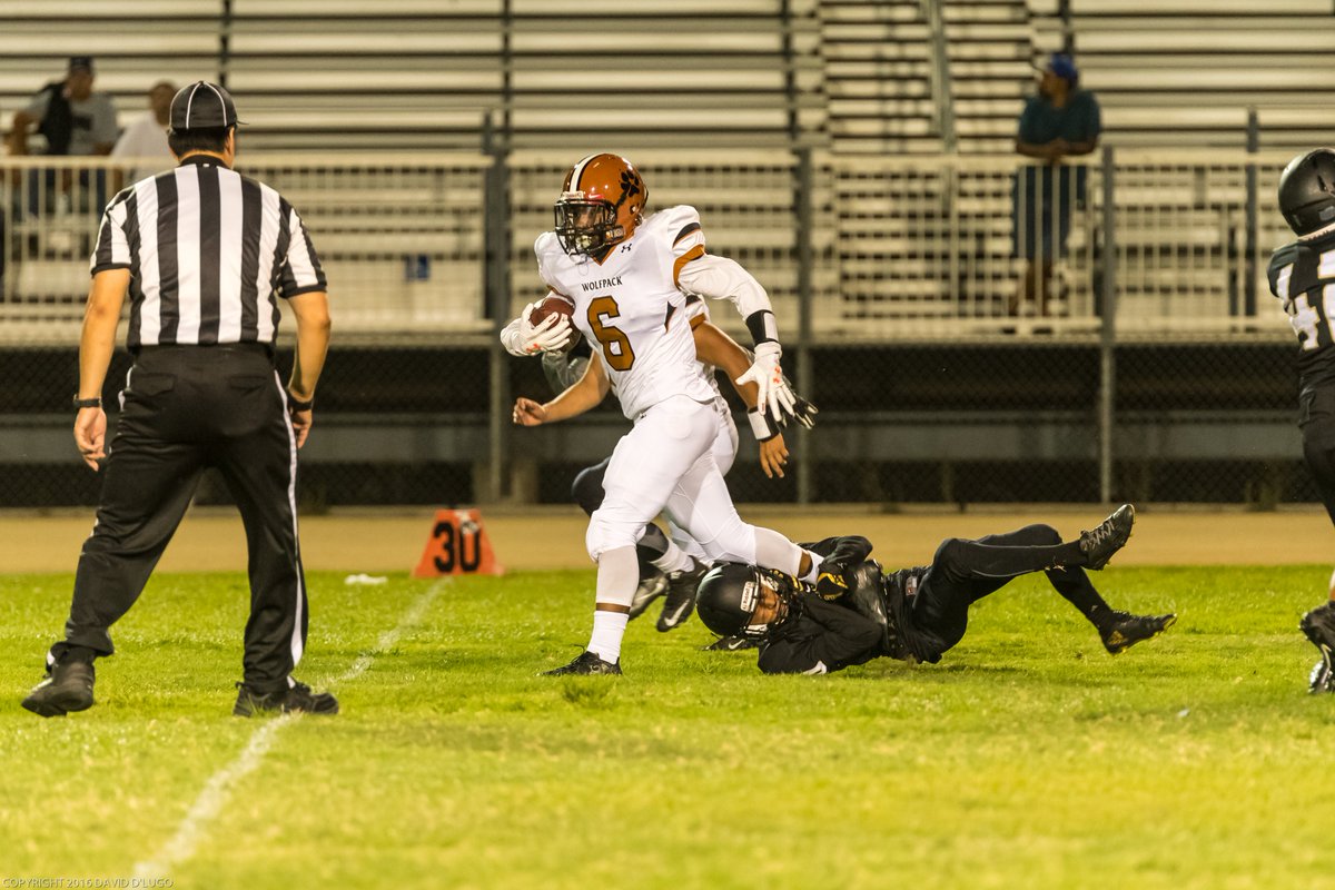 MA_football2016's tweet image. DeOndrae Wilson #6 Sr. ATH 5'11  - 173lb's 4.6 40 doing what he's does best, break away TD. Angelou Wolfpack Varsity Football