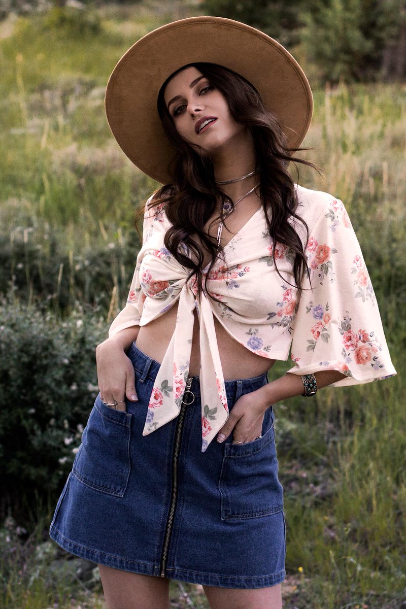 Stylinity's tweet image. Psst! This #LDW, @TOPSHOP is on 30% off. #RT to share the love.  Shop at go2b.uy/link/7219bb413…