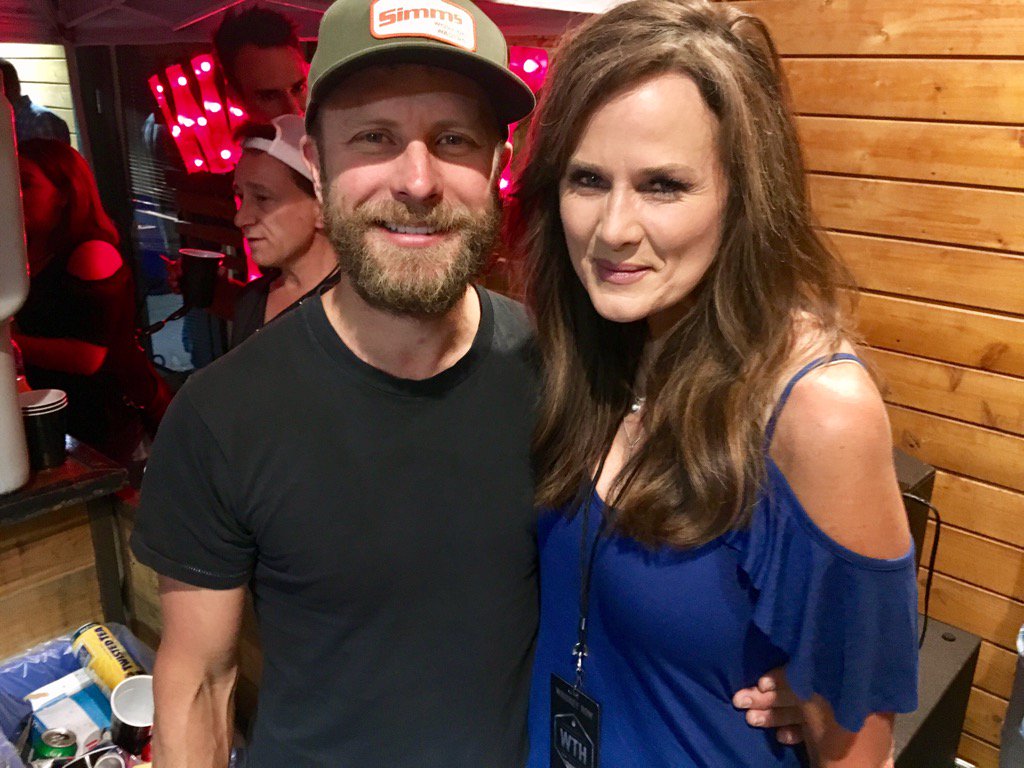 <a href="/DierksBentley/">Dierks Bentley</a> gives shout out to those making difference ❤️#HopeForHouston #9news <a href="/985KYGO/">98.5 KYGO</a> 
facebook.com/kathysabine.9n…