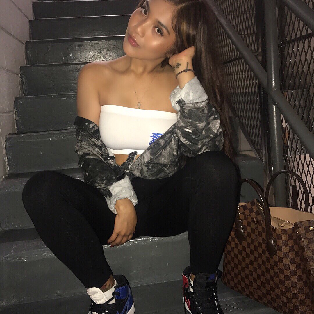 KrazyKarlaaaa's tweet photo. If you live in a trailer hoe you cannot compete. #BhadBhabie #TheseHeaux #DrPhil #CatchMeOutside🙃 https://t.co/e6gDG55XgF
