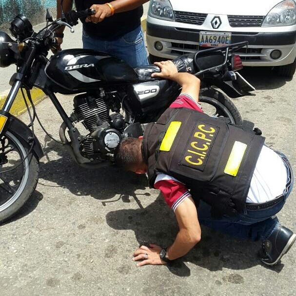 laracicpc's tweet photo. Arduo operativo de seguridad y prevención ejecuta el Eje de Vehículo #CICPCLaMejorPoliciaCientifica Lara en el municipio palavecino. https://t.co/GvOQadYaY3
