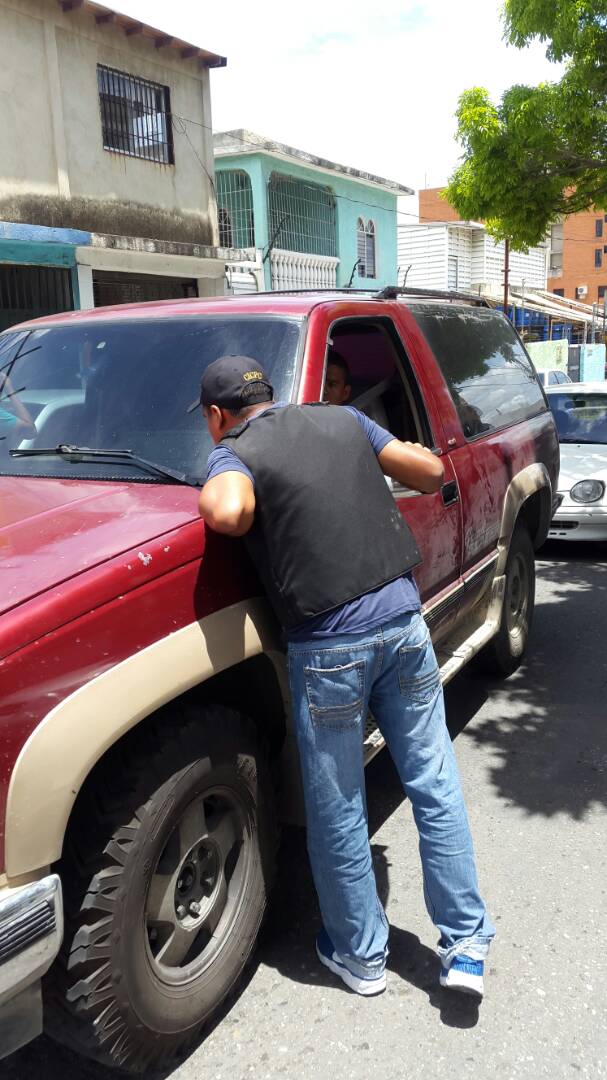 laracicpc's tweet photo. Arduo operativo de seguridad y prevención ejecuta el Eje de Vehículo #CICPCLaMejorPoliciaCientifica Lara en el municipio palavecino. https://t.co/GvOQadYaY3