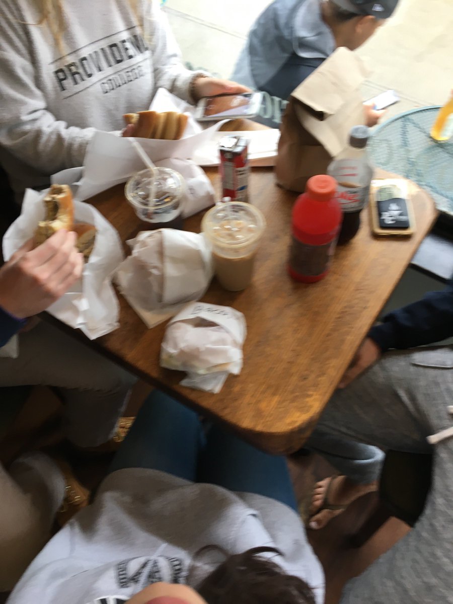 JJFinance_Guru's tweet photo. Just getting some #becs with some #friends #sundayfunday #yum https://t.co/6K8cjoPeBS