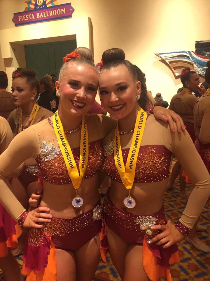 TaylorLayland's tweet photo. Happy Birthday to the most popular girl in school!!!!! Love you duck @molly_robinson_ https://t.co/kE9v8Sr140