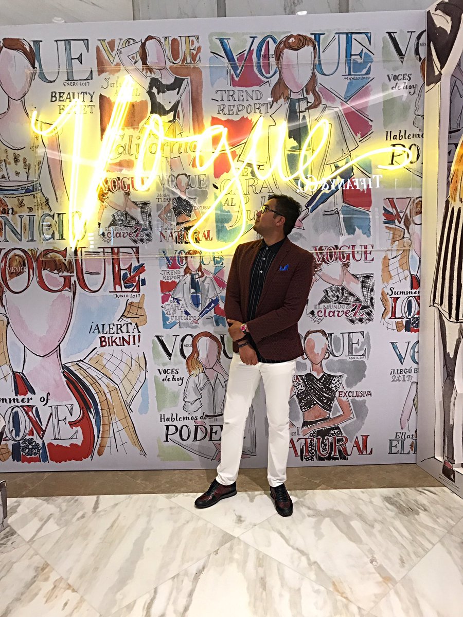 andyclover's tweet photo. Vogue Fashion Night Out 2017, great day. It was a pleasure to see you guys. #vfnomexico #andyclover #Voguemagazine https://t.co/HZKOf6Jkn7
