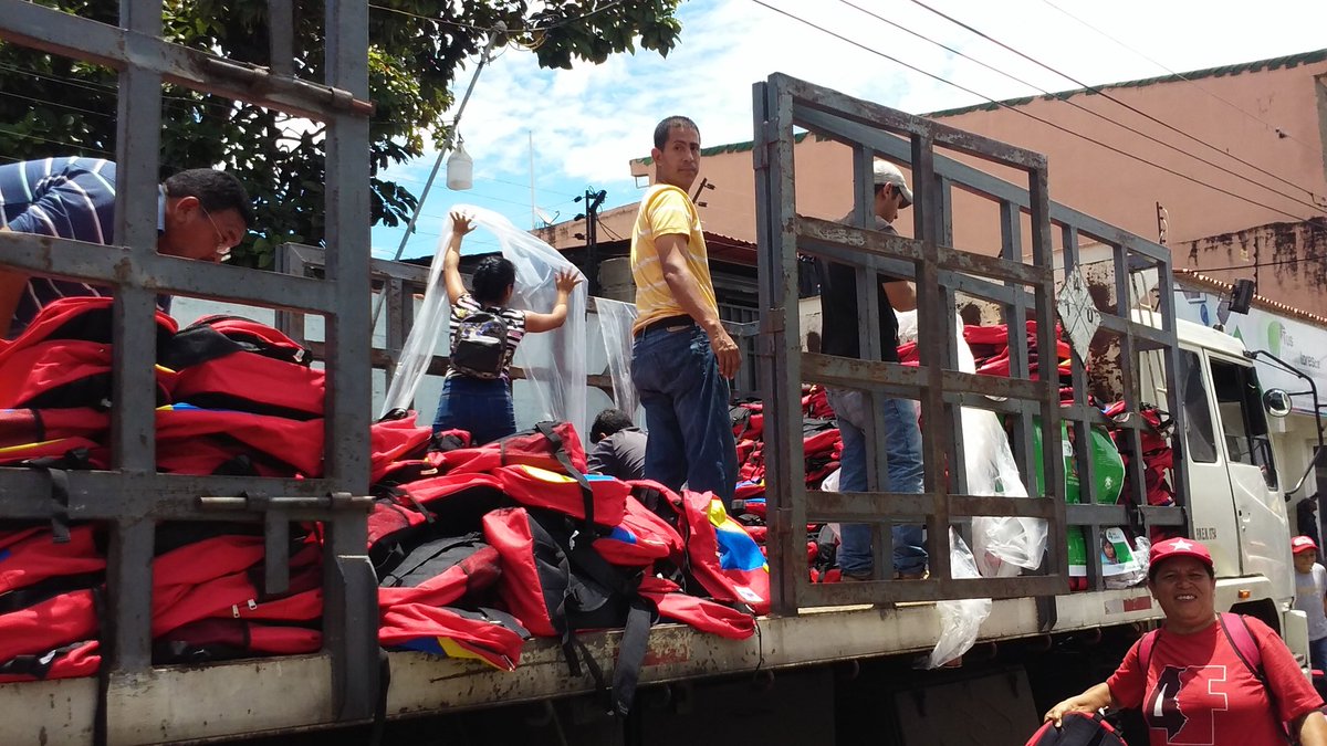 gustavorinc_n's tweet photo. #Lara, 3 mil 110 bultos escolares para el municipio Crespo GRACIAS @NicolasMaduro @JauaMiranda @MPPEDUCACION @MirnaT_Vies https://t.co/97dsimTmmF