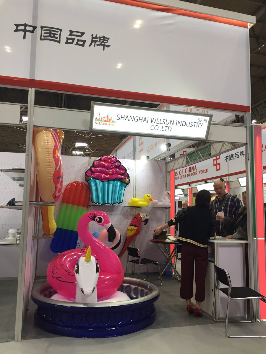 BrandsofChina's tweet image. 5F96 Shanghai Welsun brings many fantastic water products, imagine lying on huge pizzas, cakes, donuts in the swimming pool!#AutumnFair