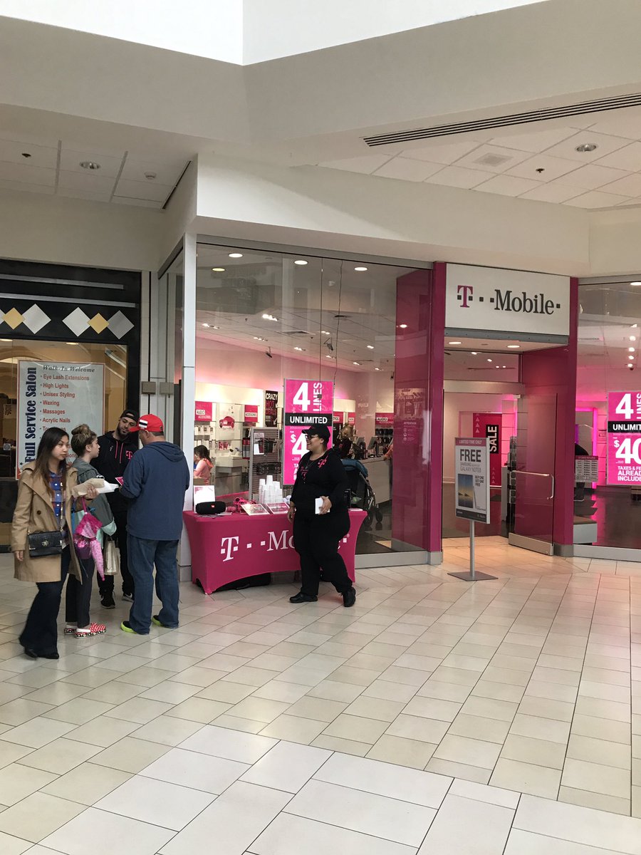 JoeMoreira3820's tweet photo. Rainy day in NH!! New England Mobile team hangin out @PheasantLnMall @TMobile https://t.co/QkGJ8G9WEc