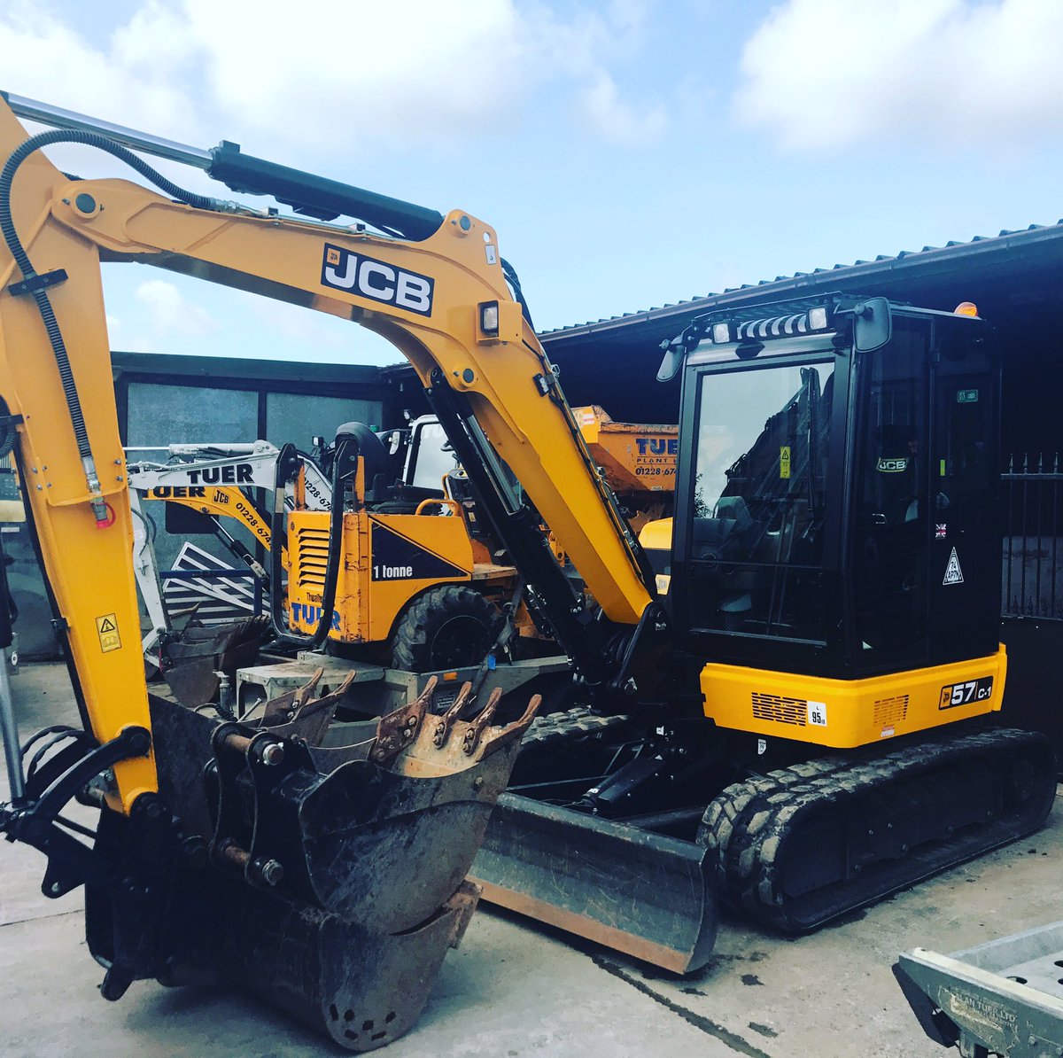 AlanTuerLtd's tweet photo. Cheeky Demo #scotjcb #JCB #digger #excavator #planthire #demomachine https://t.co/WXK4BUcGXR