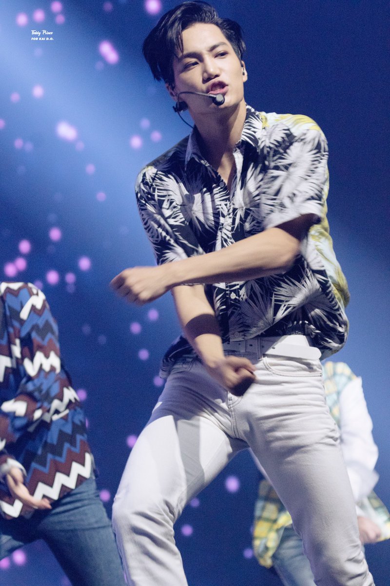 TeddyPrince1412's tweet photo. #카이 #종인 170902 Music Bank Jakarta https://t.co/5045eCLWeP