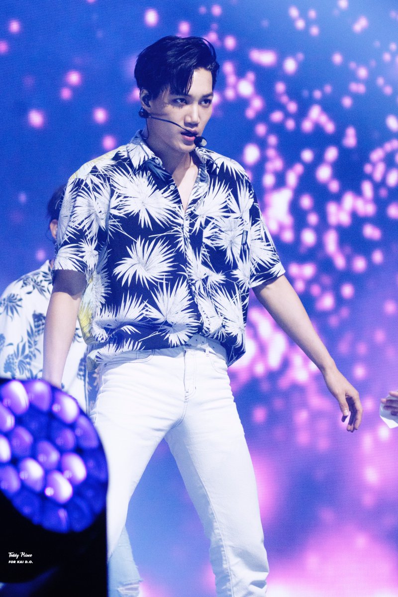 TeddyPrince1412's tweet photo. #카이 #종인 170902 Music Bank Jakarta https://t.co/5045eCLWeP