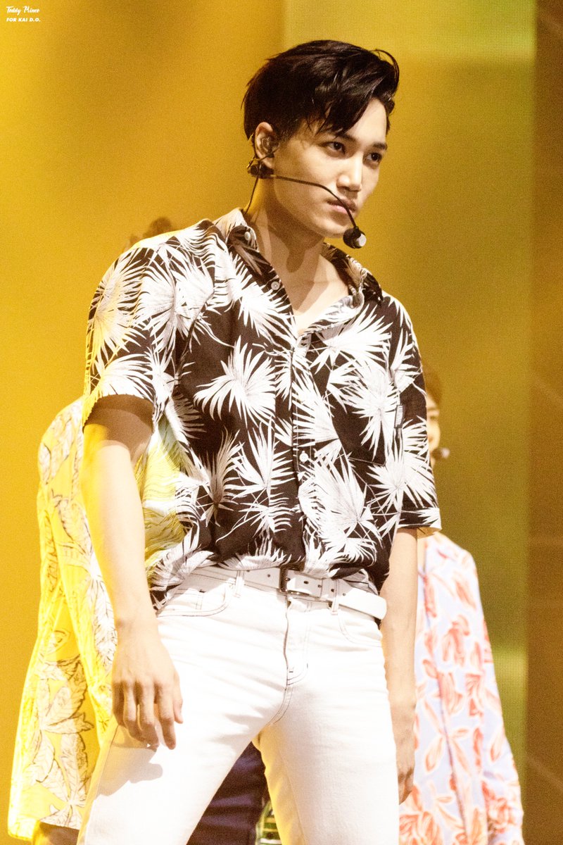 TeddyPrince1412's tweet photo. #카이 #종인 170902 Music Bank Jakarta https://t.co/5045eCLWeP