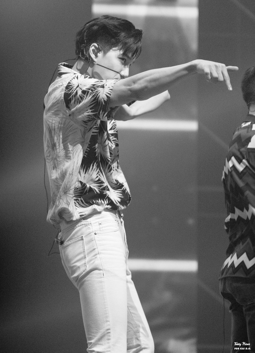 TeddyPrince1412's tweet photo. #카이 #종인 170902 Music Bank Jakarta https://t.co/5045eCLWeP