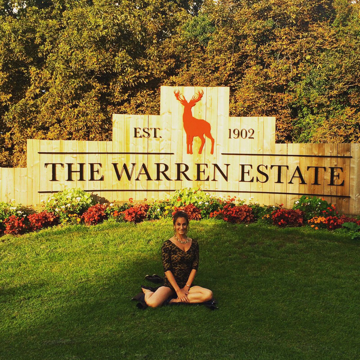 PathakYoga's tweet photo. #yinyoga variation of #mrigiasana #deerpose #hiprotation #pathakyoga #officeyoga #mindfulness #wellbeing #yogainspiration #yogaeverywhere https://t.co/PKFR5MrH8u