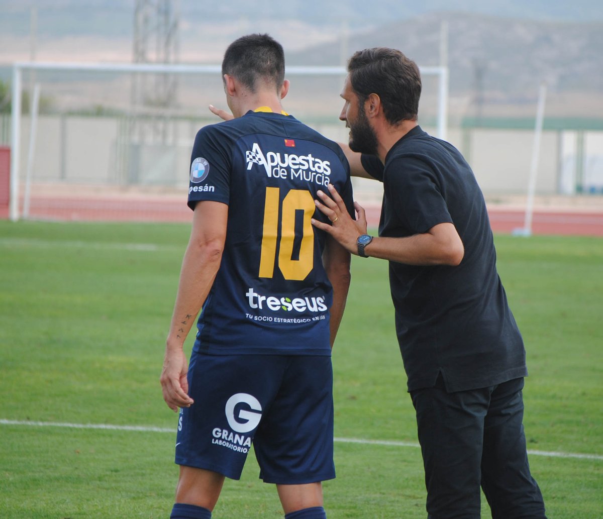 UCAMMurciaCF's tweet photo. 📸 Cuatro imágenes que se entienden mejor juntas.

⚽️ Así fue el gol del empate de @David_Lopez_7. https://t.co/WgpyrUKgyY