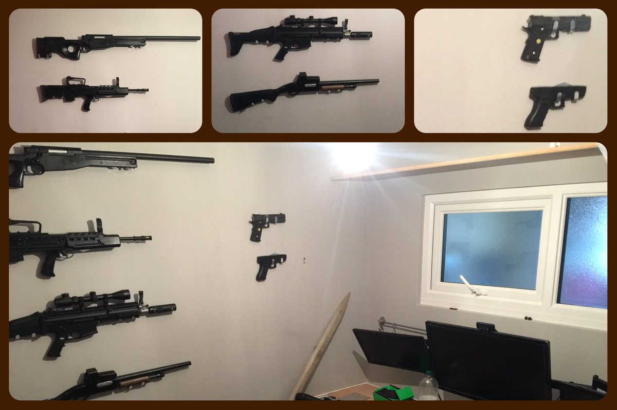 FallDesert's tweet photo. The new #gamesroom is coming along nicely. Still got lot to do but the #guns and #threemonitors are rocking it.
#rainbowsixsiege
#mancave
😎 https://t.co/WDrqhHoTPj
