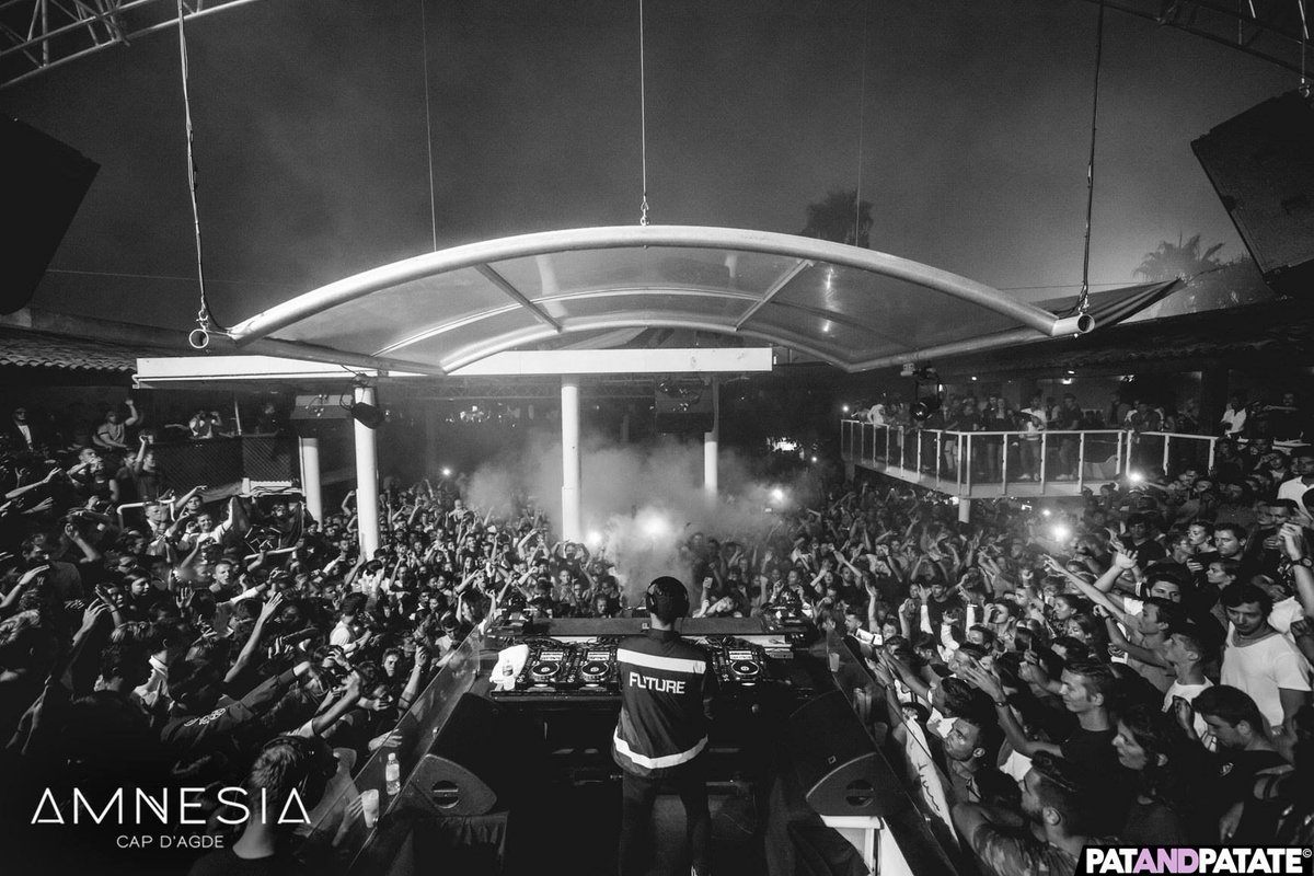 Bahuaud44's tweet photo. @DonDiablo (VJ-ing played by his own VJ) - #Magewell #TCsupply - #AmnesiaCap https://t.co/4kvKQWJjAq