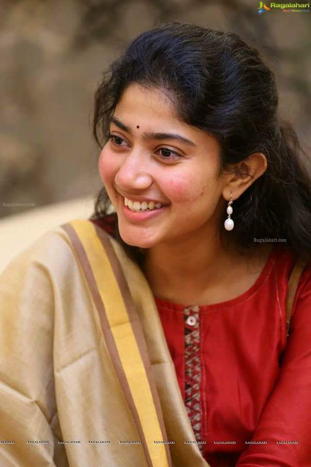 PragadeeshPd's tweet photo. Gorgeous @Sai_Pallavi92
Waiting For #Karru https://t.co/1wKF03SqVc