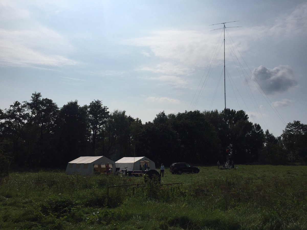 dcpdejong's tweet photo. Een leuk zondag gehad even naar de field day van @PI4DEC /P geweest samen met ernst @pa1ejo https://t.co/VUDVPNXvhv