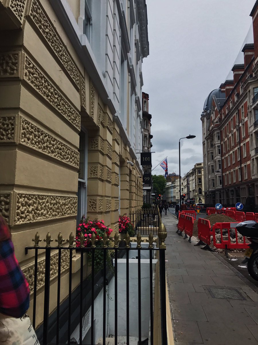 reagan_cas's tweet photo. « London, England » https://t.co/DacOFNNfoQ