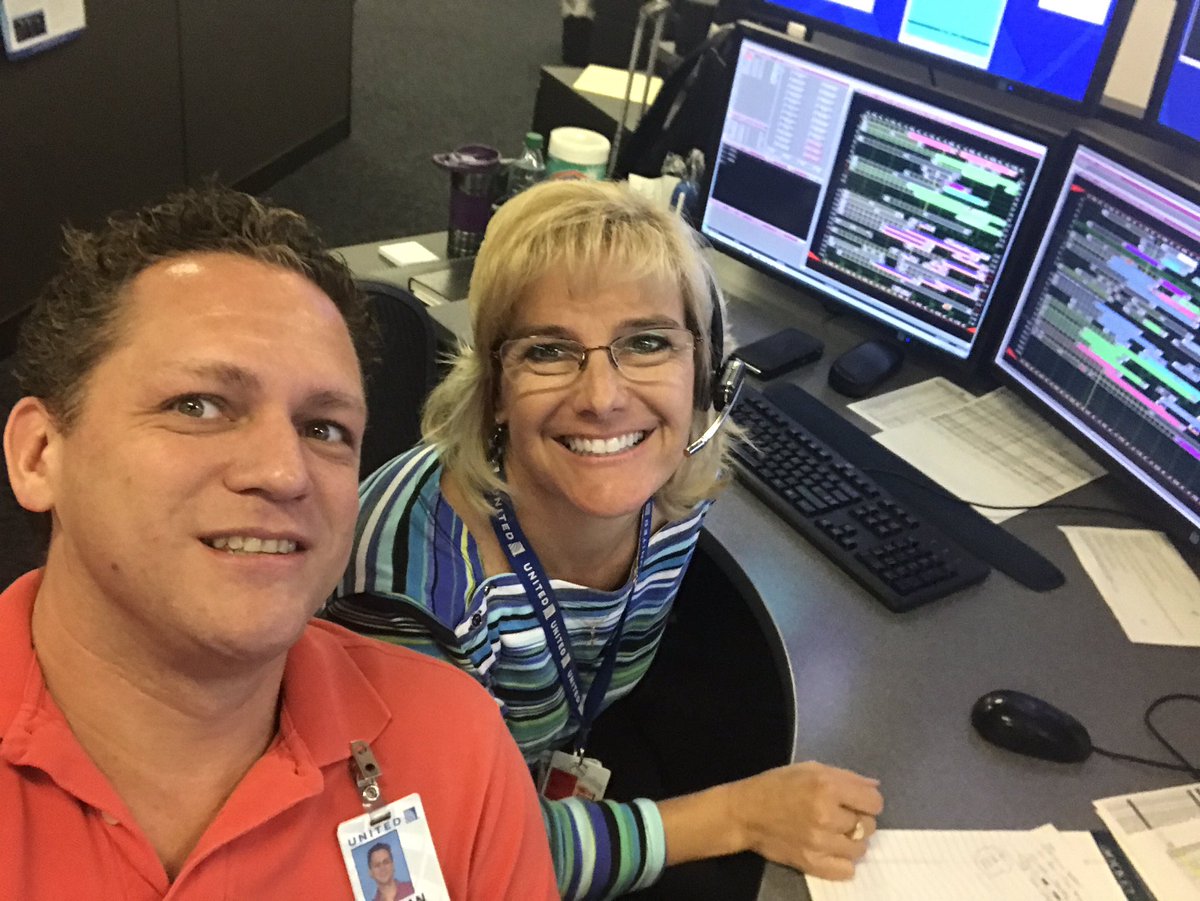 RyanP_UAL's tweet photo. The IAH SOC in action with SOC team members from EWR, DEN &amp; ORD lending a helping hand. #iahstrong #iahsoc #united #beingunited https://t.co/UD0uLVEXAZ