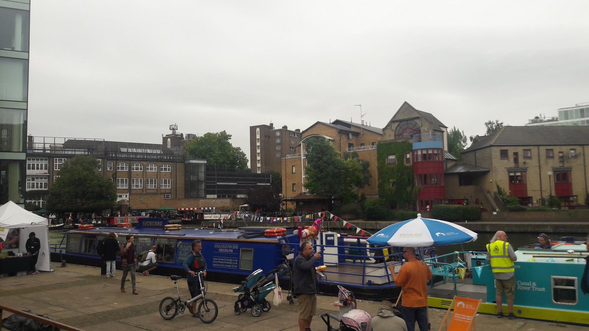 KayaJunction's tweet photo. Boats, Jazz and reptiles! All the wonders of @AngelCanalFest thanks for the music @martinklute https://t.co/dP3TJk6GHP
