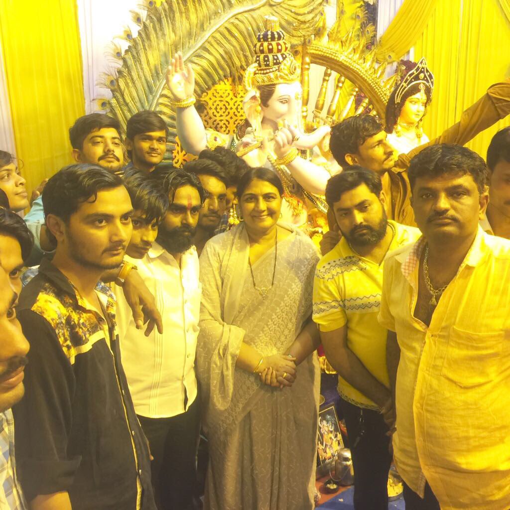 asmitashiroya's tweet photo. Seeking blessings of lord Ganesha Gopalak yuvak Mandal Ramrajya Nagar has put up mesmerising ganesha idol.. https://t.co/15Ac4UMiT9