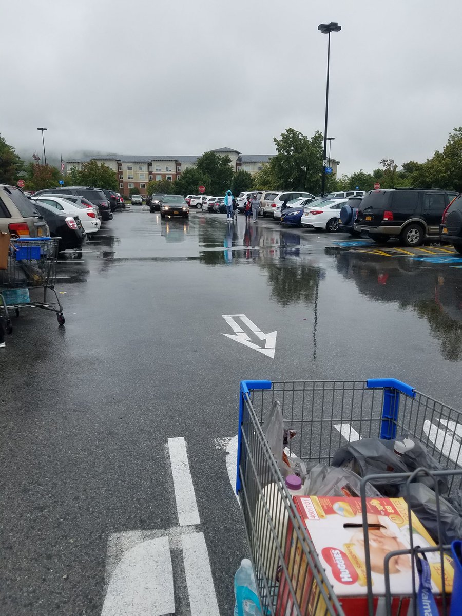 k8bartholomew's tweet photo. @Walmart I never thought I would see the like of day, again. Your checkout lines are like purgatory. #helpwanted #nowhiring #retailproblems https://t.co/0uIqWSqvOF