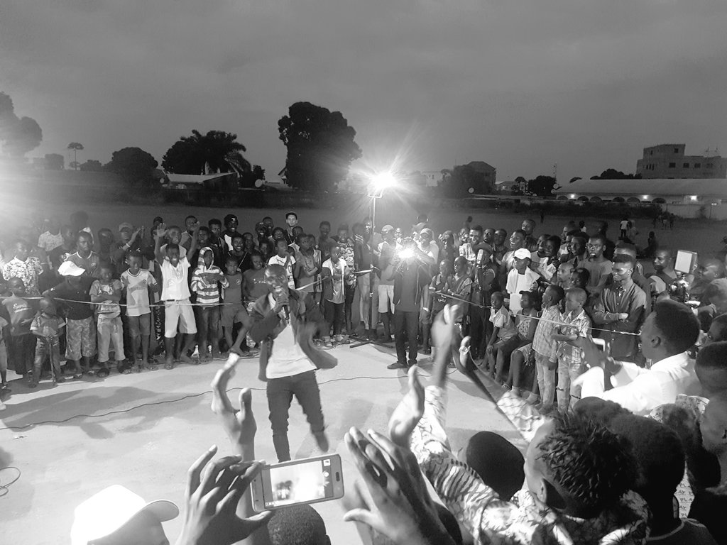 242Urban's tweet photo. Ça se passe au #ToplaOneFive pour le #BSTour... #BST2017 #Urban242 https://t.co/RuXRsTJ0jq