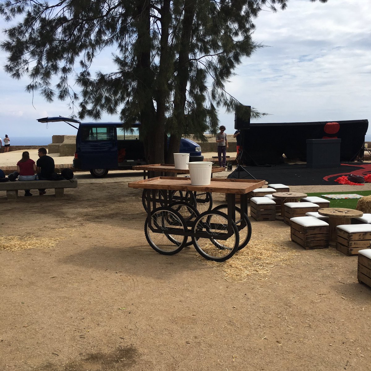 paletsdelujo's tweet photo. Nuevo evento en #castelldemontjuic con @barcelona_cat @MercatsBCN @bcncarpas #eventossostenibles #barcelona #decoracioneventos https://t.co/PZ40S3aB5E