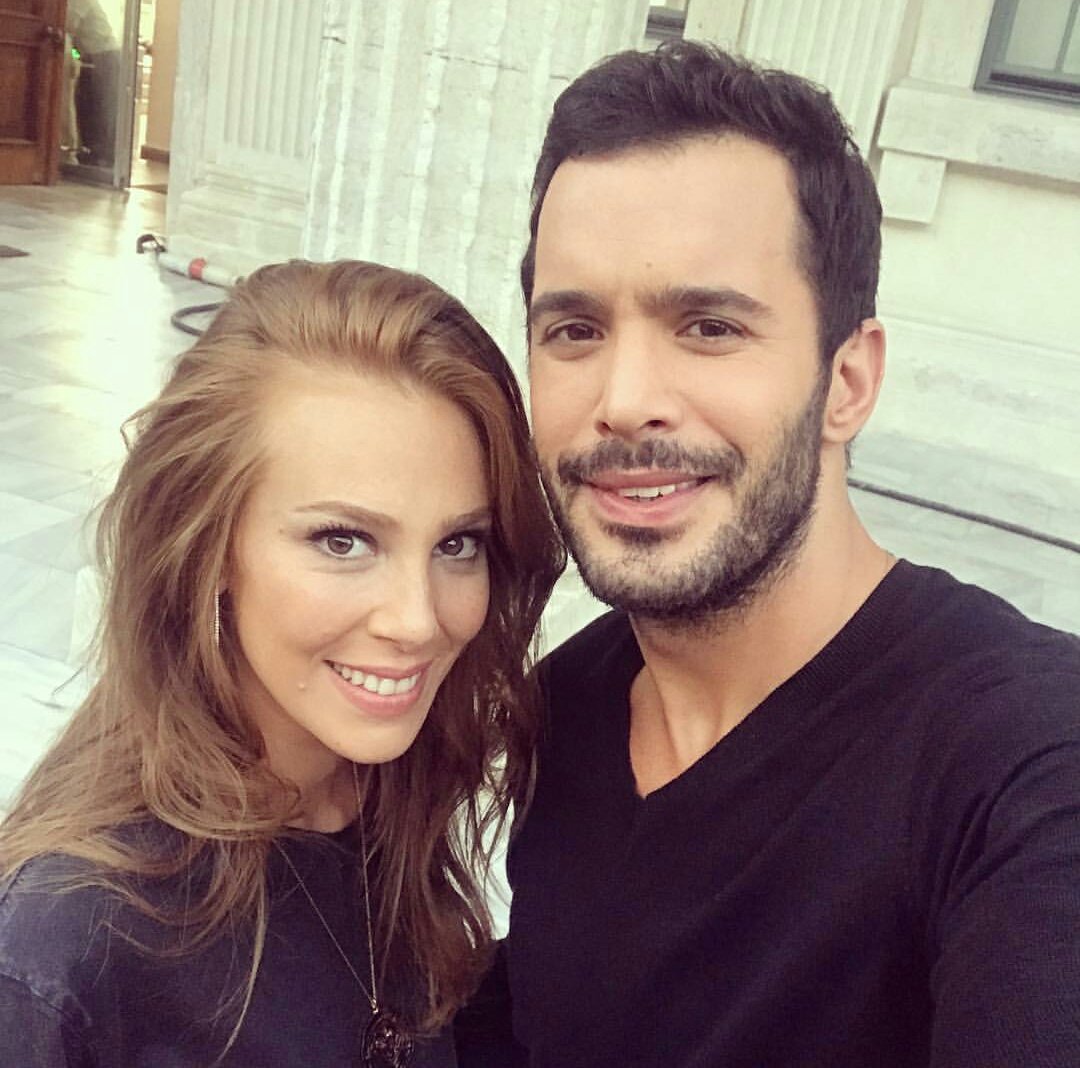neizledik's tweet photo. Biz de özlemişiz😍 #YanımdaKal #ElBar #ElçinSangu #BarışArduç https://t.co/abWs7gVc7M