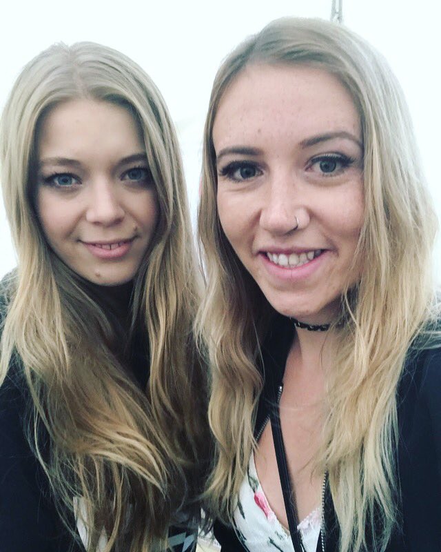 kay_bee_x's tweet photo. This amazing girl just made my day! First she sings a smashing performance, then invites me backstage to meet her! I LOVE YOU @BeckyHill https://t.co/5sx4aTN3Bg