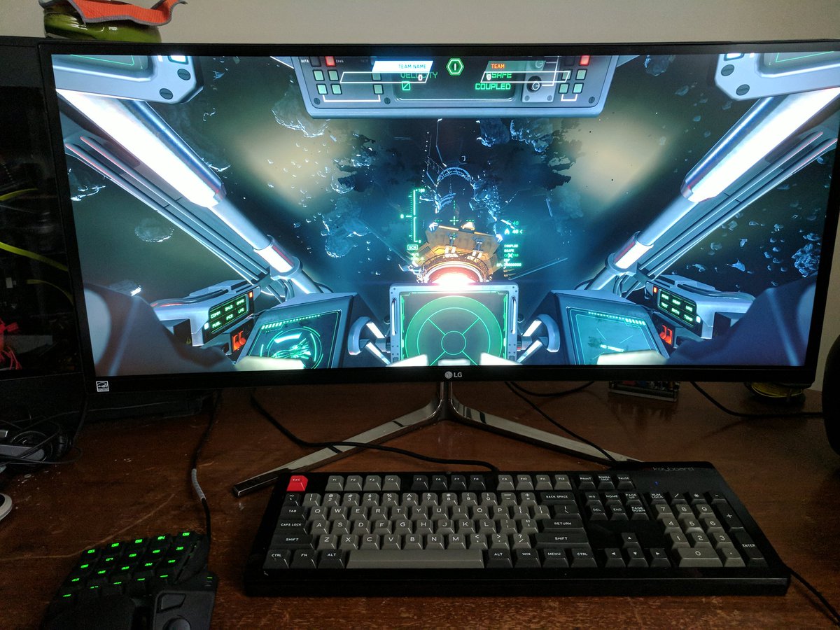 Wolfsbora's tweet image. Ah, first time flying my #Retaliator in #StarCitizen. The game is coming along nicely