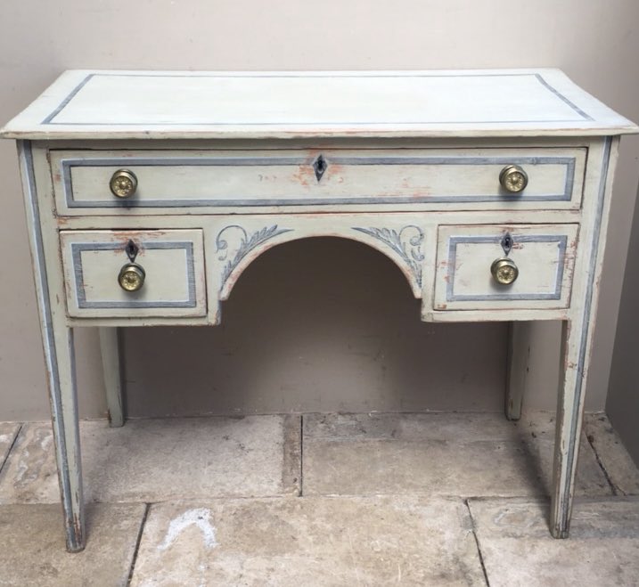 mikkitowler's tweet photo. For Sale - Victorian Pine Side Table - Dressing Table or Small Desk just on the Website. #decorativeantiques #paintedpine https://t.co/RxpdIUlWht
