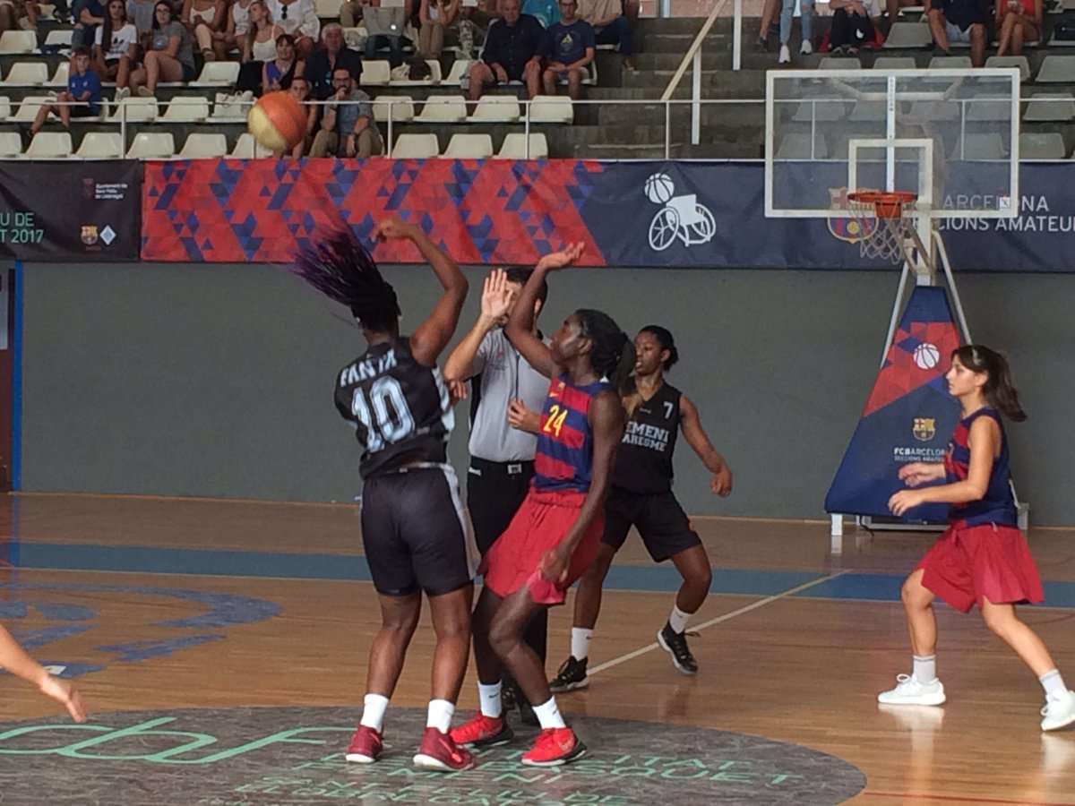 Cbsbasket_fem's tweet photo. Base l 🏀Final 🔵🔴 Cadet Pref

@FCBbasket_fem  vs @FemeniMaresme  56 - 72

@VickyCeprian @adrianmurcianon  @David_MG82 @xavi_samitier https://t.co/TTpMbgmG6M
