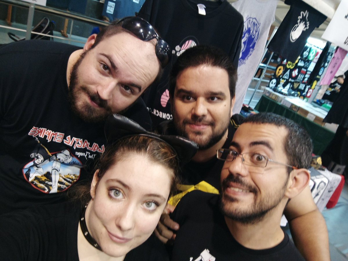 ALC_Stronghold's tweet photo. Despediendo la #fancon2017 ha sido una gran experiencia! https://t.co/jVIIjVzAMF