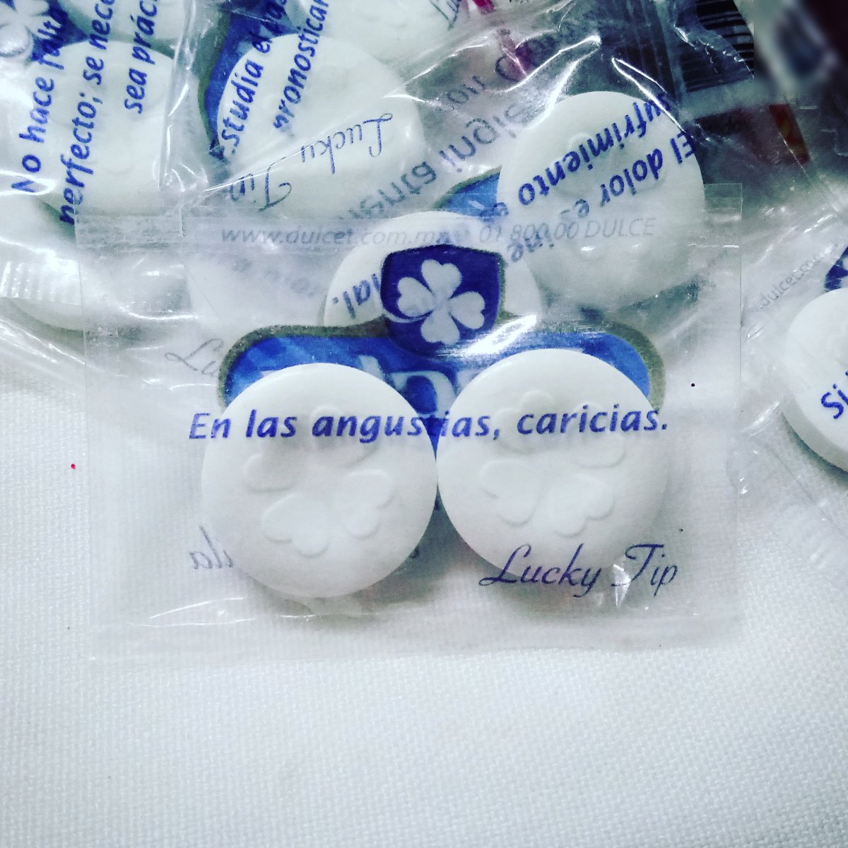 nellop13's tweet photo. En las angustias, caricias #LuckyTip  🍀💗🍀 https://t.co/BSv1IpVjaD