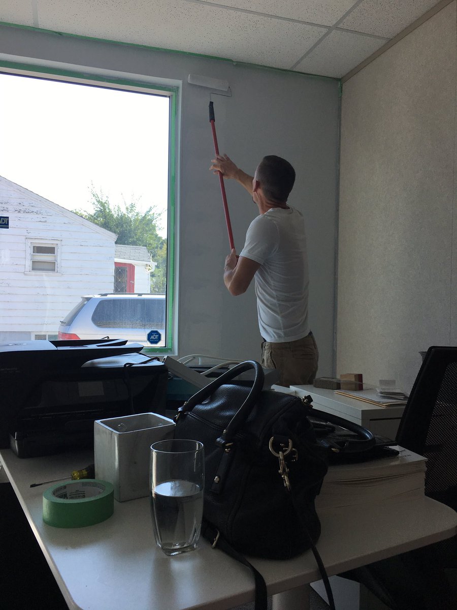 jayneflaig's tweet photo. Painting my new office #bebetter #freshcoat #newbeginnings #cheaphelp https://t.co/SShvBPI1e2